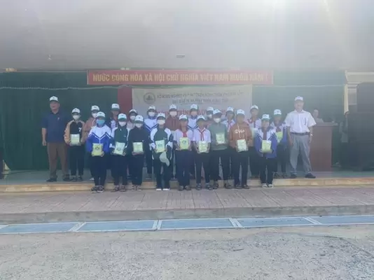 Quỹ bảo vệ và phát triển rừng tỉnh Lâm Đồng thực hiện chương trình “Chi trả dịch vụ môi trường rừng đồng hành cùng học sinh đến trường” năm 2023